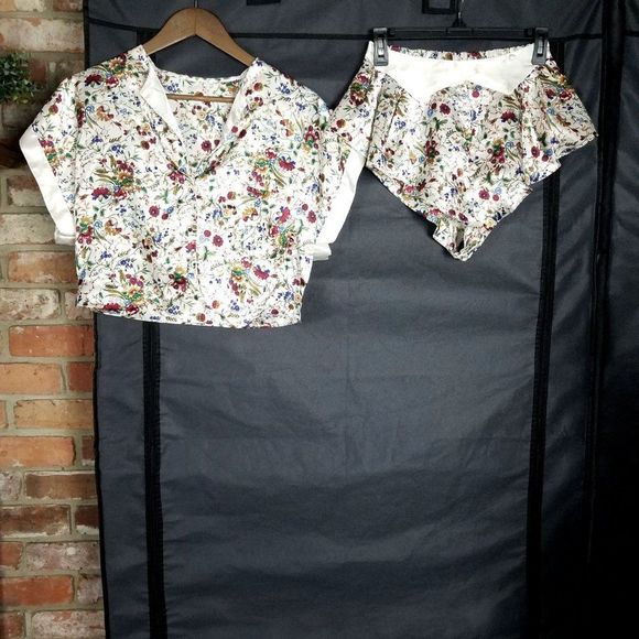 Vintage Silky Floral 2 Piece Pajama Set - Picture 4 of 7